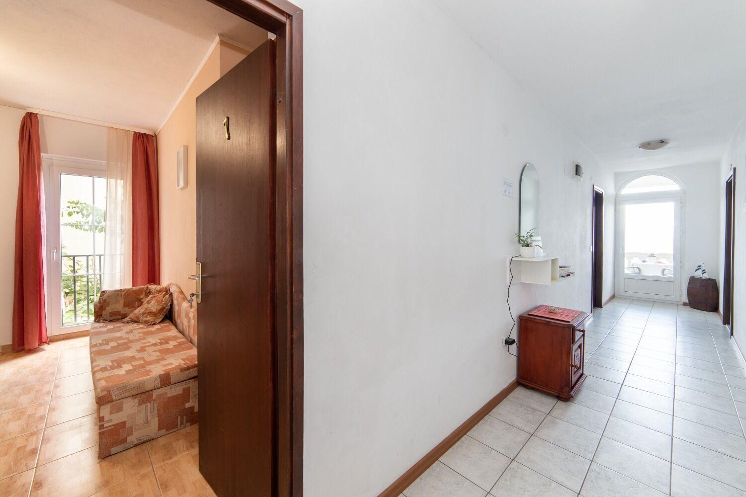 Apartments More Брист Екстериор снимка