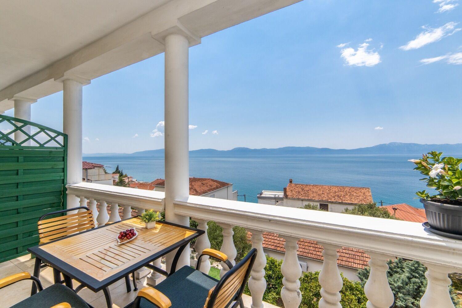 Apartments More Брист Екстериор снимка